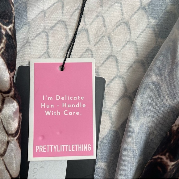 NWT PRETTY LITTLE THING “Grey Satin Snake Print Blazer Dress” - Picture 7 of 10